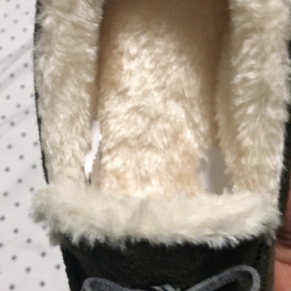 NWT woolen fleece lined, A comfy & classic pair of moccasin slippers. - Picture 5 of 7